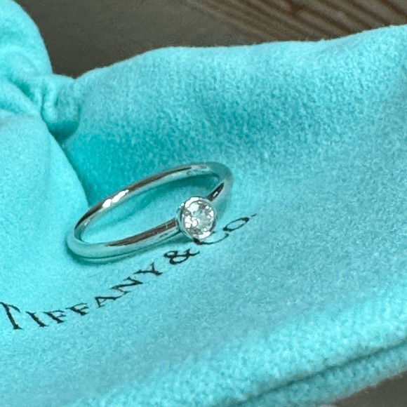 Tiffany & Co. Bezet Platinum Diamond Ring - Picture 6 of 6